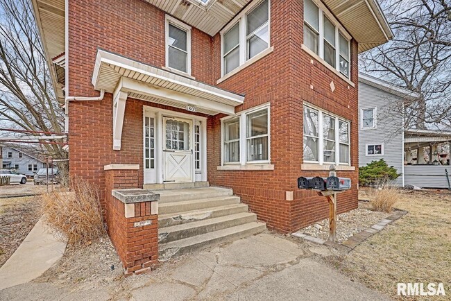 1803 W Main St in Peoria, IL - Building Photo - Building Photo