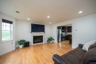 7 Willow Brook Ln in Blackstone, MA - Building Photo - Building Photo