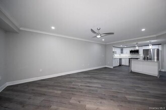 100 Glen St in Glen Cove, NY - Foto de edificio - Building Photo