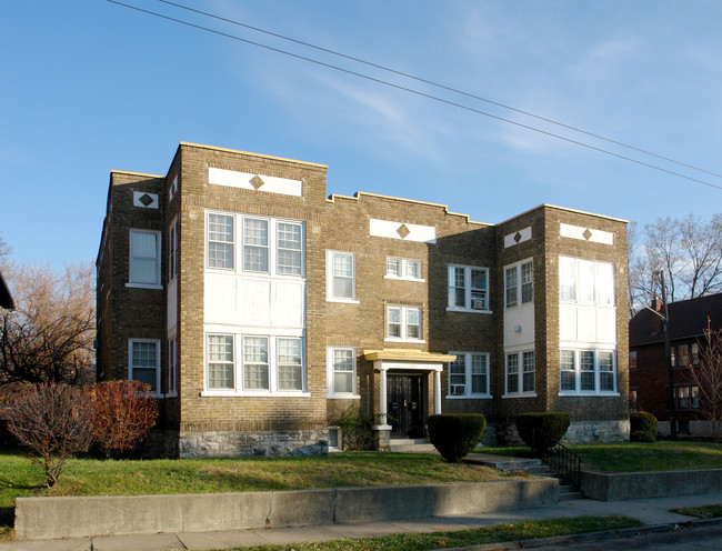 1676 Oak St in Columbus, OH - Foto de edificio - Building Photo