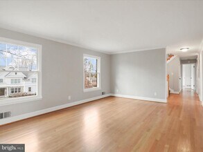 1919 Kenbar Ct in McLean, VA - Building Photo - Building Photo