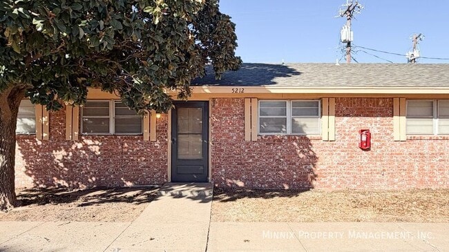 5212 38th St, Unit B in Lubbock, TX - Building Photo - Building Photo