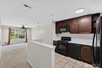 22 Guisborough Way in Edison, NJ - Building Photo - Building Photo