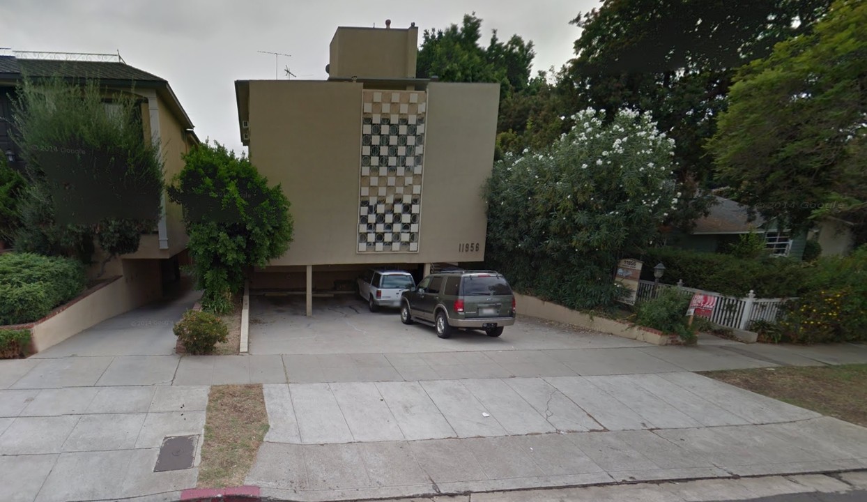 11956 Dorothy St in Los Angeles, CA - Building Photo