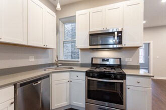 859 N Marshfield Ave-Unit -2F in Chicago, IL - Building Photo - Building Photo