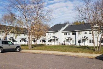 MEADOWVIEW TOWNHOMES in Sleepy Eye, MN - Building Photo - Building Photo