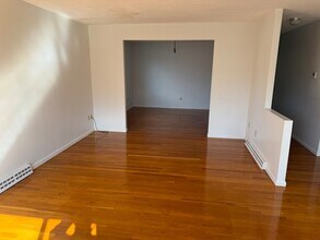 14 Kippy Dr, Unit 2 in Newton, MA - Building Photo - Building Photo