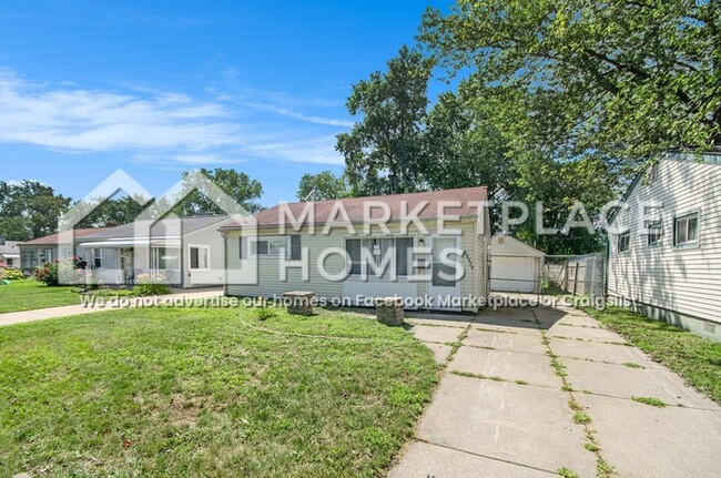 22375 Eastwood Ave in Warren, MI - Building Photo - Building Photo