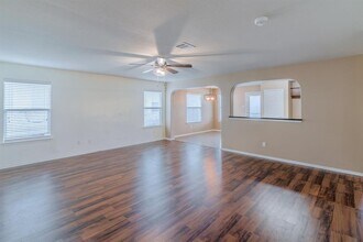 328 Baldwin St in Hutto, TX - Building Photo - Building Photo