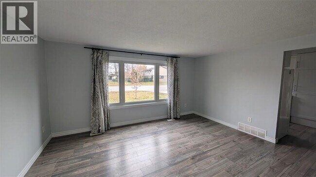 407 Murphy Rd in Sarnia, ON - Building Photo - Building Photo