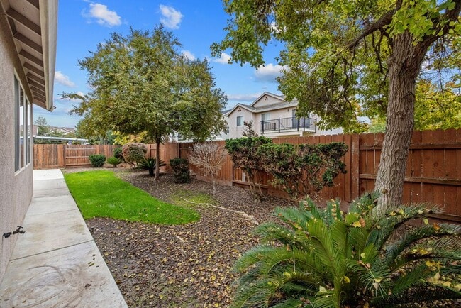 3169 Brickfield Ave in Tulare, CA - Building Photo - Building Photo