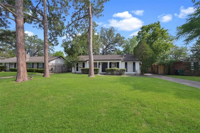 property at 9519 Val Verde St