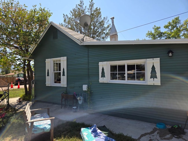 property at 831 Oak Ave