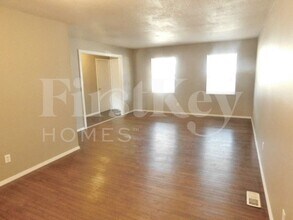 2030 E Humes Ln in Florissant, MO - Building Photo - Building Photo