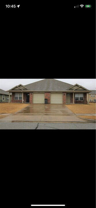 3406 E Emmitsburg Pl in Broken Arrow, OK - Building Photo