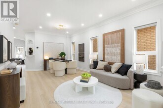 44 Hawkview Blvd in Vaughan, ON - Building Photo - Building Photo