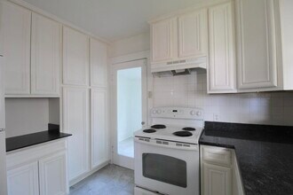 805 S High St in Harrisonburg, VA - Foto de edificio - Building Photo