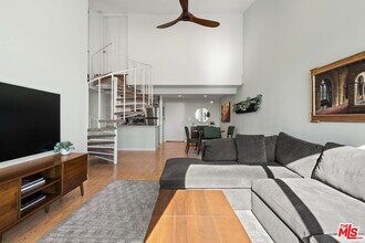 1440 Veteran Ave, Unit 557 in Los Angeles, CA - Foto de edificio - Building Photo