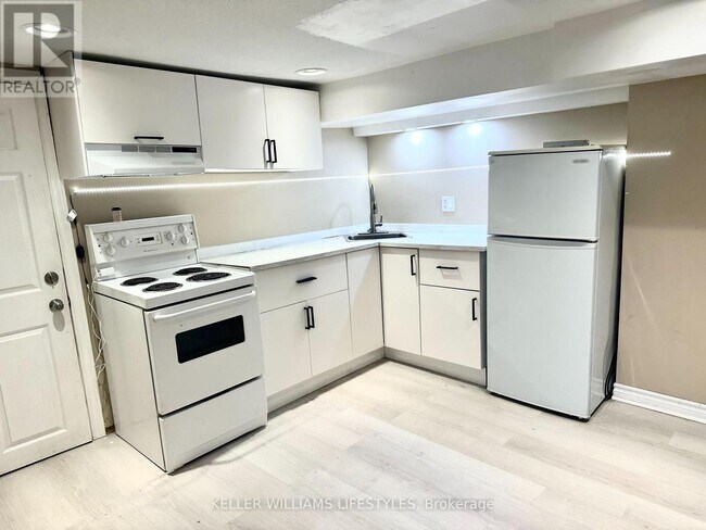 678 Oxford St E in London, ON - Building Photo - Building Photo