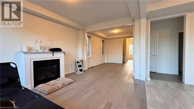 99 Crossmore Cres in Cambridge, ON - Building Photo - Building Photo