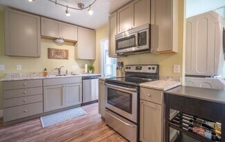 440 N Montgomery St, Unit Upper in Port Washington, WI - Building Photo