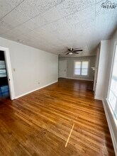 402 W Omega St in Henrietta, TX - Building Photo - Building Photo