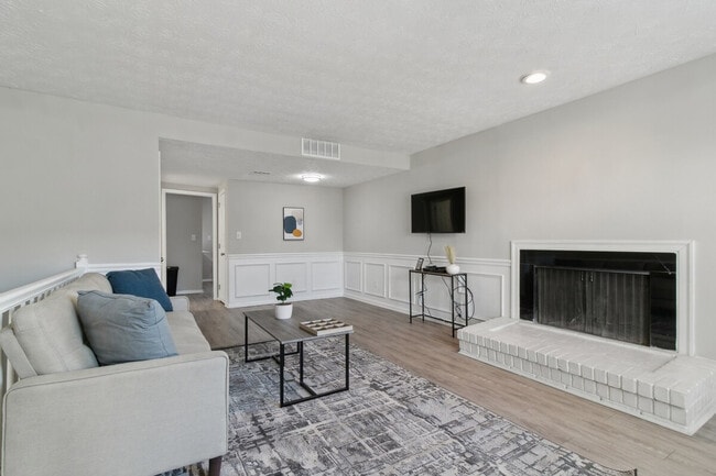property at 7 7 Pines Ct NW