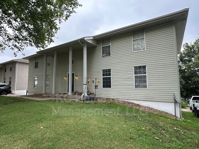 211 Barr Rd in Grain Valley, MO - Building Photo - Building Photo