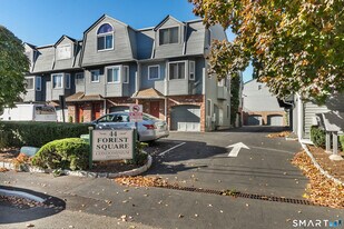44 Pleasant St in Danbury, CT - Building Photo