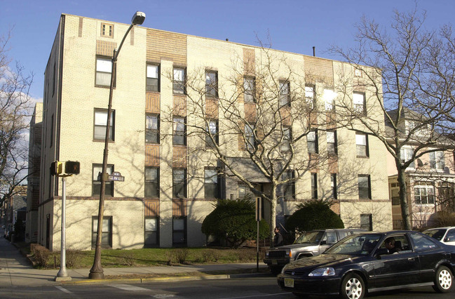 1722 Kennedy Blvd in Union City, NJ - Building Photo - Building Photo