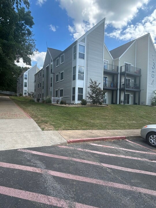1384 Hunters Rd in Harrisonburg, VA - Building Photo