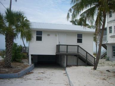 2878 Seaview St in Ft. Myers, FL - Building Photo