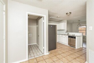 930 Boxwood Dr in Lewisville, TX - Building Photo - Building Photo