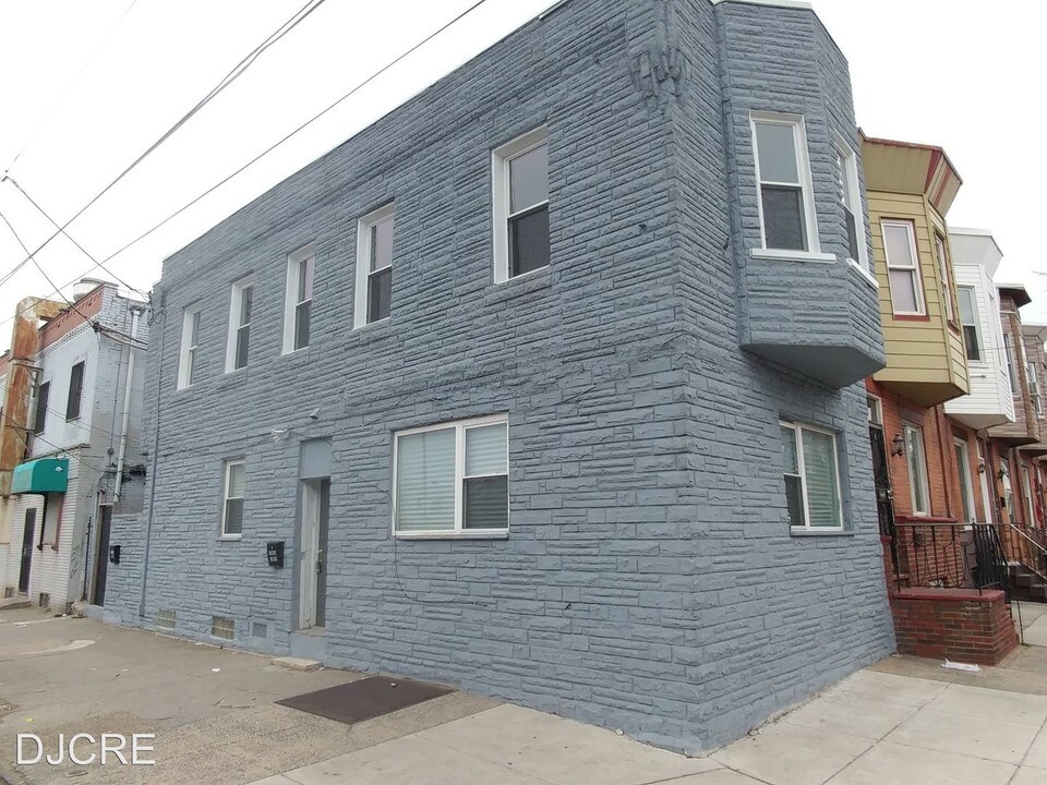 2000 Mercy St in Philadelphia, PA - Foto de edificio
