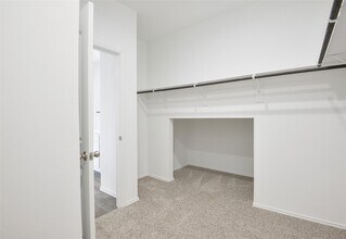 1055 Llano Trl in Dayton, TX - Building Photo - Building Photo