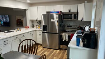 169 Woodland Dr in Montville, CT - Building Photo