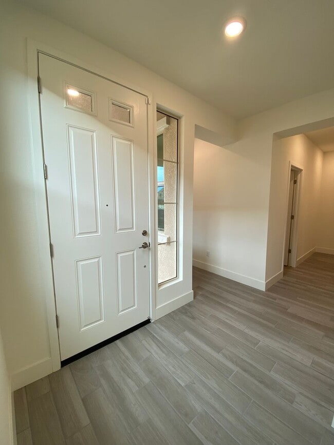 12794 Knightsbrook Ave in Rancho Cordova, CA - Building Photo - Building Photo