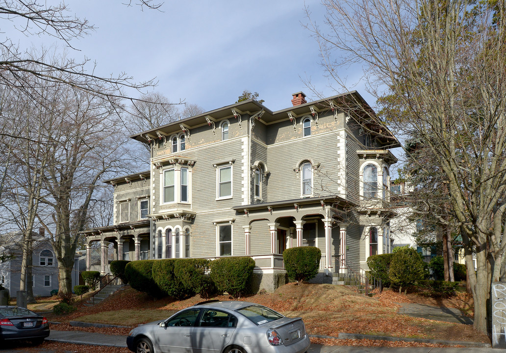 139 Cottage St in New Bedford, MA - Building Photo