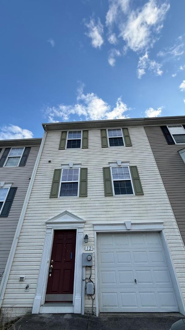 property at 12 Council Ct