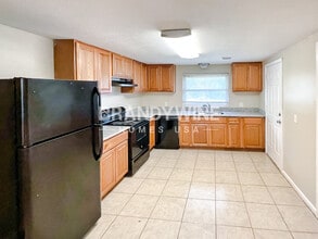 1001 Fields Rd in Jacksonville, FL - Foto de edificio - Building Photo