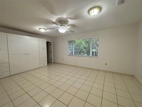 250 Fernwood Rd in Key Biscayne, FL - Building Photo - Building Photo