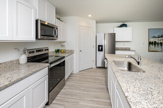 Villas at Oak Bend - Home Rentals in Baton Rouge, LA - Foto de edificio - Interior Photo