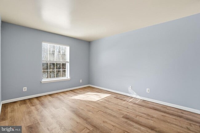 property at 5902 Cove Landing Rd