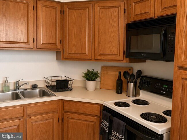 property at 2020 Walnut St