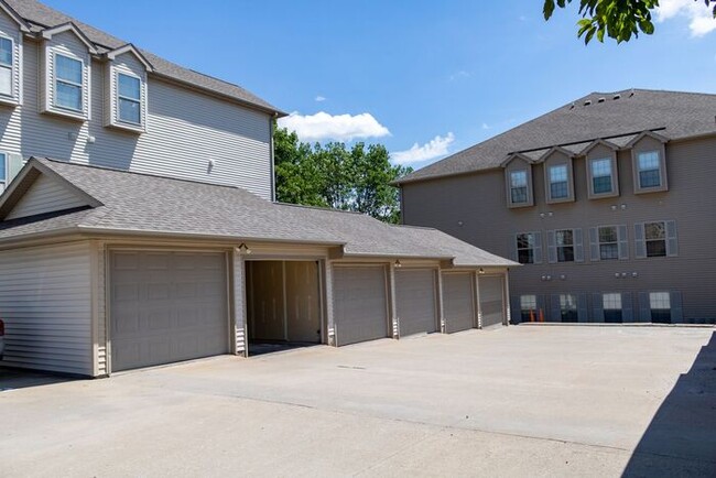 2859 Coral Ct in Coralville, IA - Building Photo - Building Photo