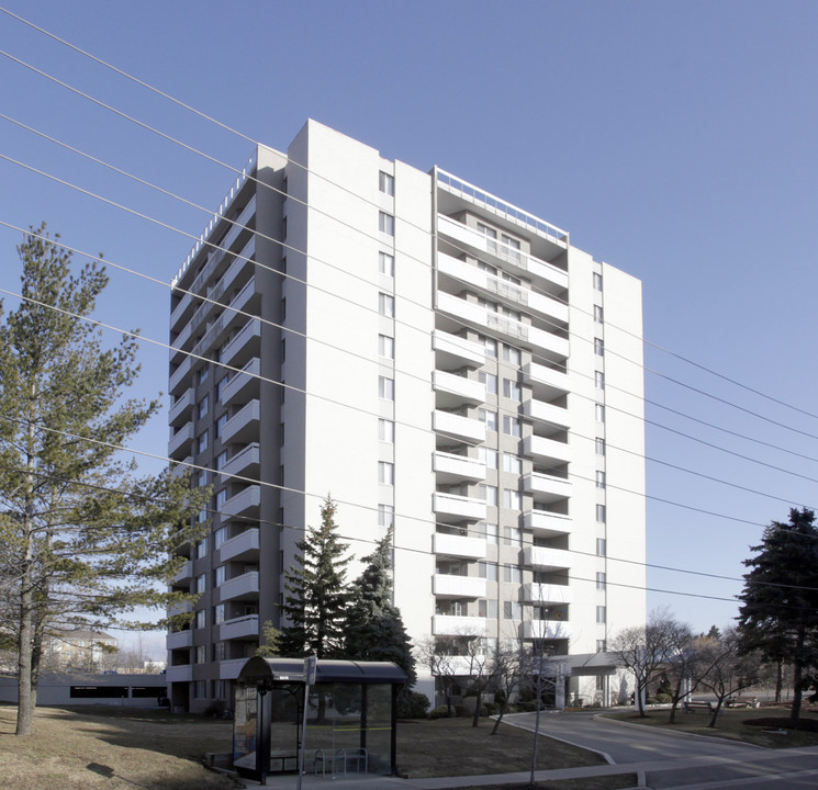 81 Millside Dr in Milton, ON - Building Photo