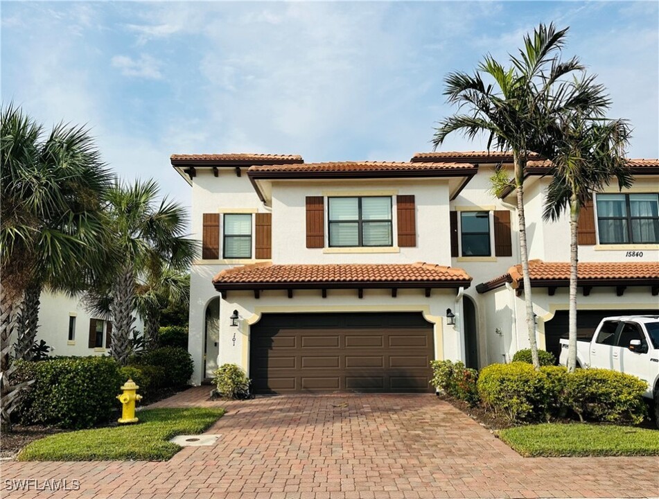 15840 Portofino Springs Blvd in Ft. Myers, FL - Foto de edificio