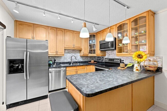 property at 1720 Forest Lakes Cir