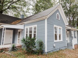 725 W Poplar St in Griffin, GA - Building Photo