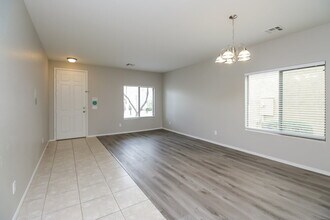 153 E Dry Creek Rd in Queen Creek, AZ - Building Photo - Building Photo